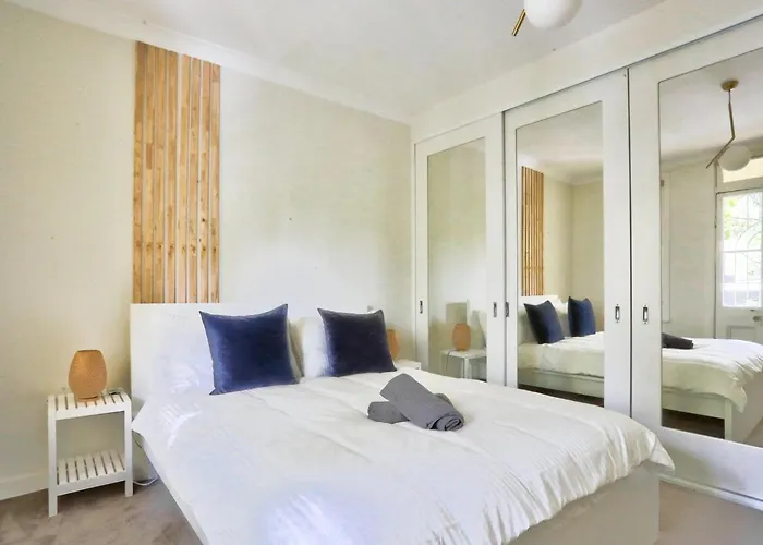 Ideal 3 Bedroom House In Chippendale With 2 E-Bikes Included