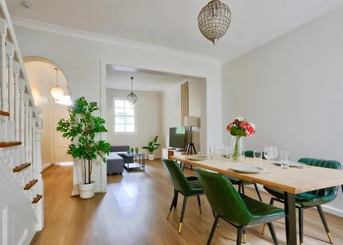 Ideal 3 Bedroom House In Chippendale With 2 E-Bikes Included