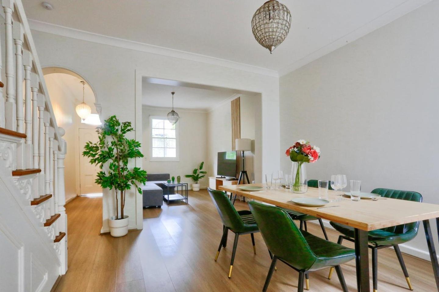 Ideal 3 Bedroom House In Chippendale With 2 E-bikes Included Sydney